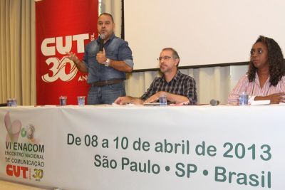Presidente da CUT, Vagner Freitas, ao lado de Azenha e Rosana de Deus, da Executiva da Central