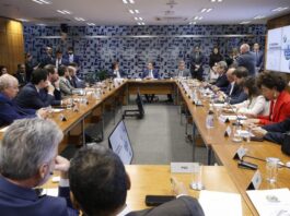 Reforma Administrativa avança sem ouvir trabalhadores e população