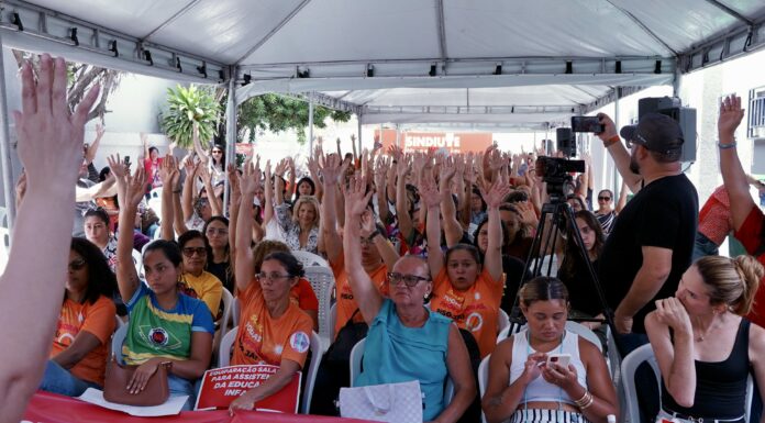 Greve na educação infantil de Fortaleza continua; categoria mantém mobilização até nova reunião